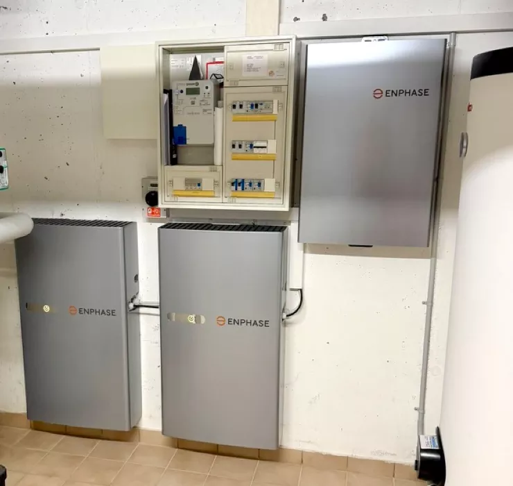 Installation de batterie enphase iq5 à Lossy dans le canton de Fribourg